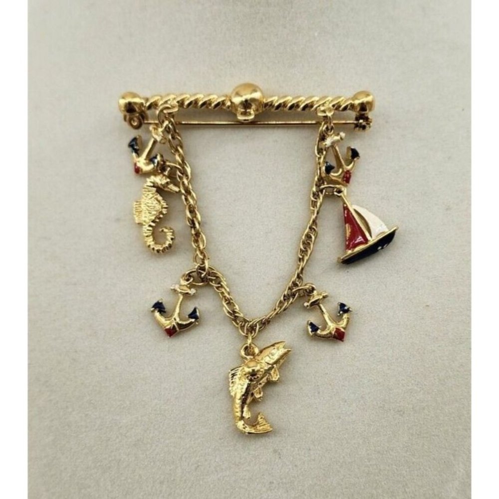 Unbranded Gold Tone Brooch Bar With Chain and 7 Nautical Themed Charms
